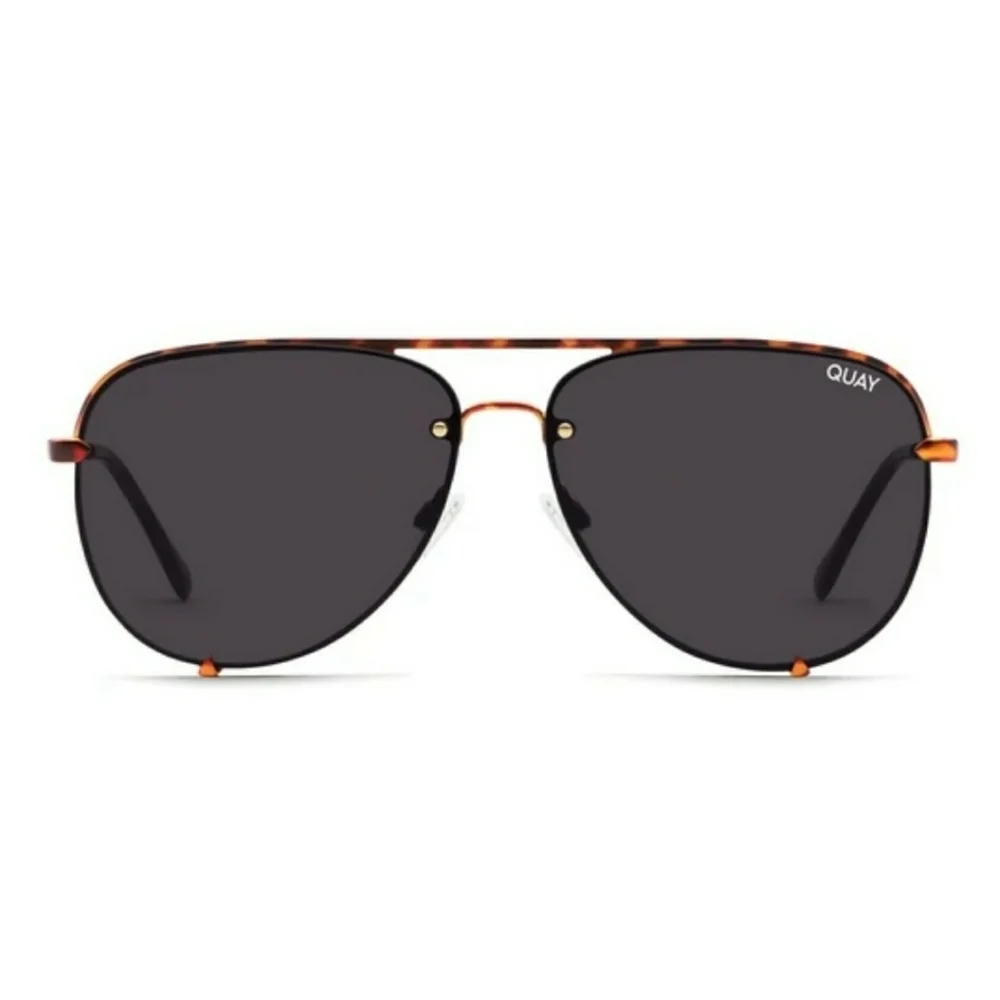 QUAY // ltd ed high key tortoise detail rimless black smoke lens aviators
